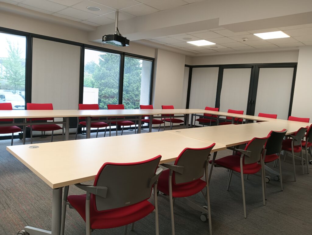 Sala konferencyjna Dębiec 400