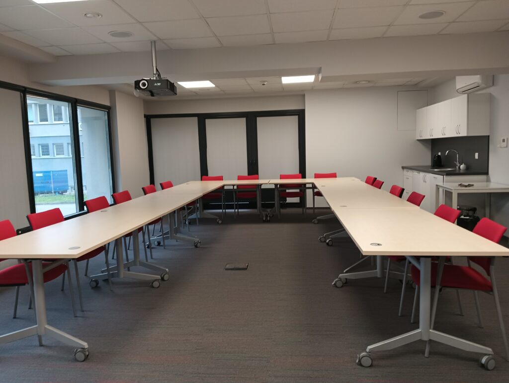 Sala konferencyjna Dębiec 400
